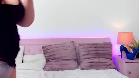  Elise  online show from 02.04.25