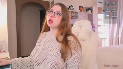 Snapshot of elisejays chatting on 10.05.25 Elise online show from 10.05.25