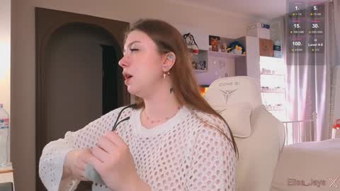 Snapshot of elisejays chatting on 10.06.25 Elise online show from 10.06.25