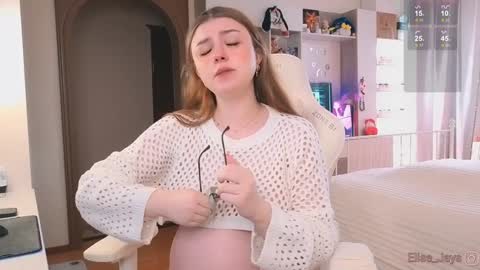 Snapshot of elisejays chatting on 10.12.25 Elise online show from 10.12.25