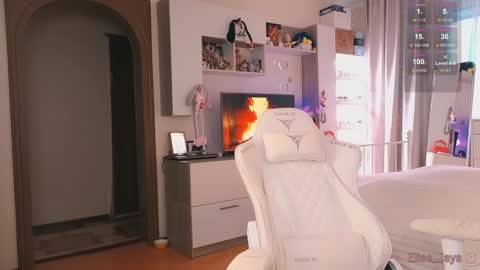 Snapshot of elisejays chatting on 10.17.25 Elise online show from 10.17.25