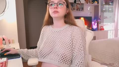 Snapshot of elisejays chatting on 10.21.25 Elise online show from 10.21.25