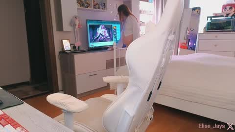 Snapshot of elisejays chatting on 10.24.25 Elise online show from 10.24.25