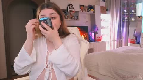 Snapshot of elisejays chatting on 11.03.25 Elise online show from 11.03.25