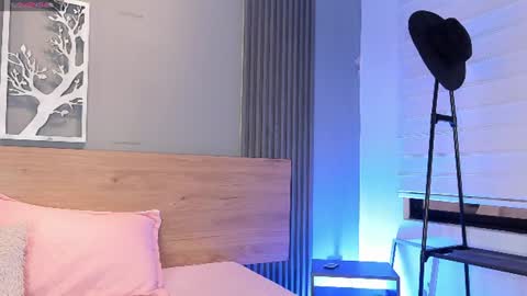 Elise Play Boobs online show from 07.25.26