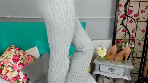 Snapshot of eliseshining chatting on 01.09.25 Elise online show from 01.09.25