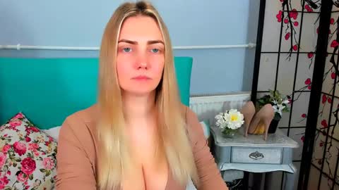 Snapshot of eliseshining chatting on 01.20.25 Elise online show from 01.20.25