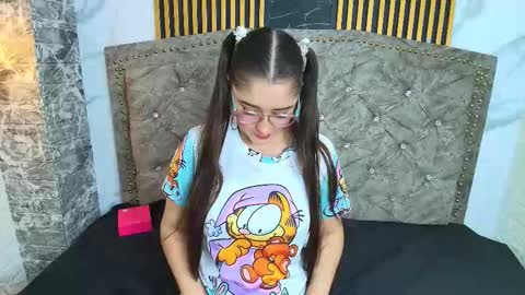 Snapshot of elisvega chatting on 02.13.26 elisvega online show from 02.13.26