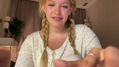 Snapshot of elixiirr chatting on 05.17.26 Stephanie online show from 05.17.26
