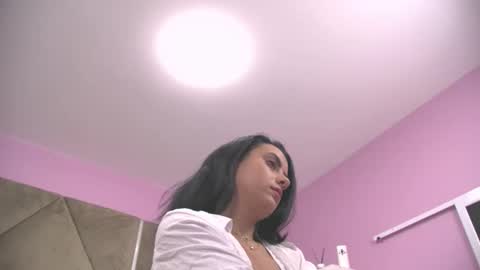 Snapshot of eliza_ibara chatting on 10.12.25 Eliza online show from 10.12.25