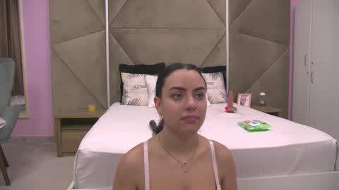 Snapshot of eliza_ibara chatting on 11.01.25 Eliza online show from 11.01.25