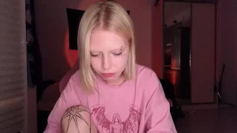 Snapshot of eliza_sadcat chatting on 10.09.25 Elizabeth online show from 10.09.25