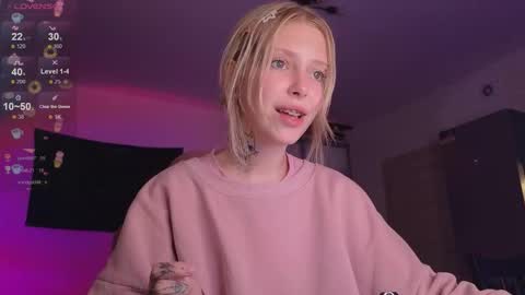 Snapshot of eliza_sadcat chatting on 10.13.25 Elizabeth online show from 10.13.25