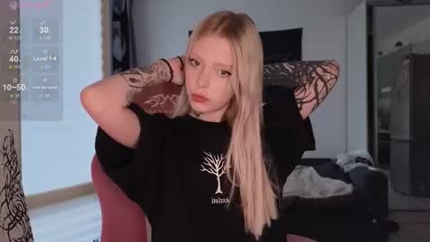 Snapshot of eliza_sadcat chatting on 10.31.25 Elizabeth online show from 10.31.25