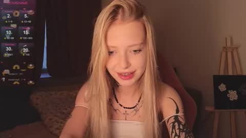 Snapshot of eliza_sadcat chatting on 11.18.25 Elizabeth online show from 11.18.25