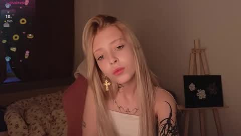 Snapshot of eliza_sadcat chatting on 11.19.25 Elizabeth online show from 11.19.25