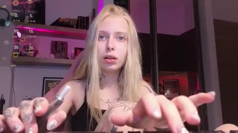 Snapshot of eliza_sadcat chatting on 02.12.26 Elizabeth online show from 02.12.26