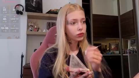 Snapshot of eliza_sadcat chatting on 02.19.26 Elizabeth online show from 02.19.26