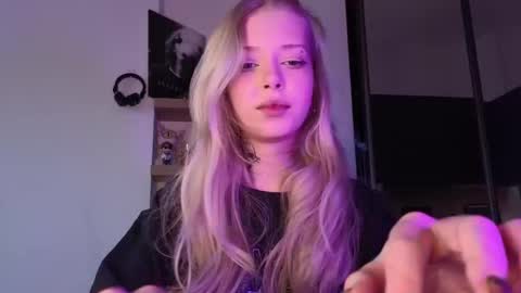 Snapshot of eliza_sadcat chatting on 03.06.26 Elizabeth online show from 03.06.26