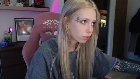 Snapshot of eliza_sadcat chatting on 03.16.26 Elizabeth online show from 03.16.26