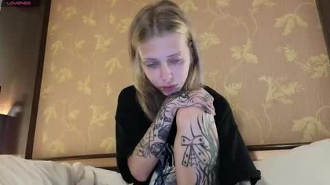Snapshot of eliza_sadcat chatting on 06.18.26 Elizabeth online show from 06.18.26