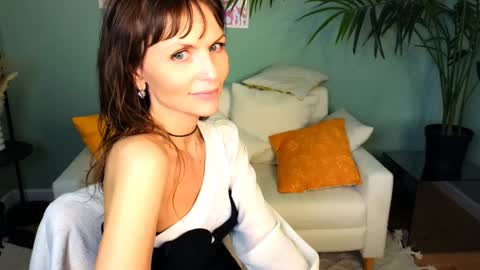 Elizabethangel online show from 01.20.25