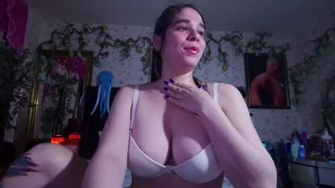 Snapshot of elizabeth77_ chatting on 09.30.25 Elizabeth online show from 09.30.25