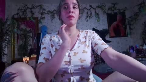 Snapshot of elizabeth77_ chatting on 10.11.25 Elizabeth online show from 10.11.25