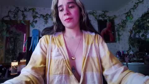 Snapshot of elizabeth77_ chatting on 10.13.25 Elizabeth online show from 10.13.25