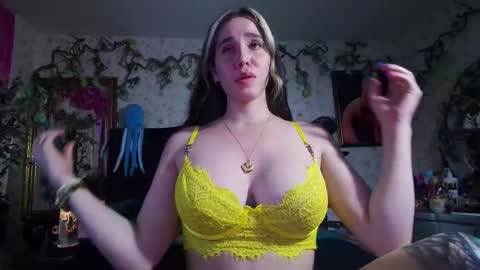 Snapshot of elizabeth77_ chatting on 10.15.25 Elizabeth online show from 10.15.25