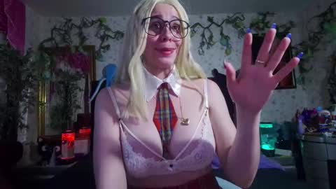 Snapshot of elizabeth77_ chatting on 10.25.25 Elizabeth online show from 10.25.25