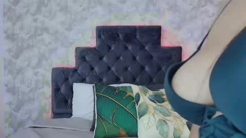 Elizabeth online show from 04.15.26