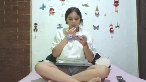 Snapshot of elizabeth_evanz chatting on 12.10.24 elizabeth online show from 12.10.24