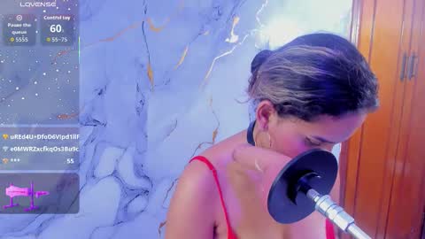 Snapshot of elizabeth_liones_ chatting on 11.10.25 Eli online show from 11.10.25