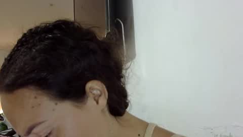 Snapshot of elizabeth_martinez_ chatting on 11.24.25 Elizabeth Martinez online show from 11.24.25