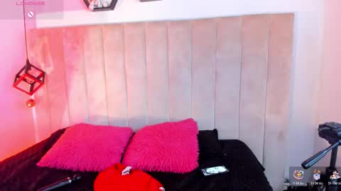 Lucia Vonne online show from 12.16.25