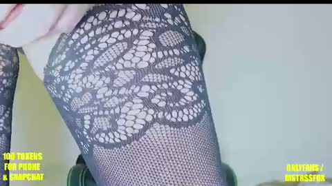 Snapshot of elizabethfox chatting on 06.12.26 elizabethfox online show from 06.12.26