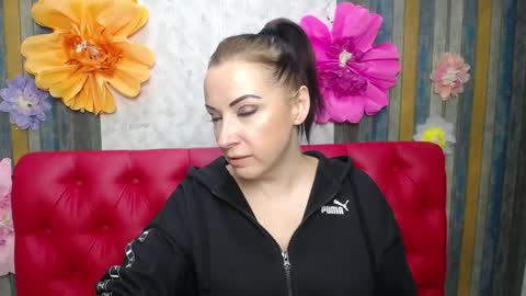 Snapshot of elizabethsho chatting on 03.21.26 ElizabethSho online show from 03.21.26