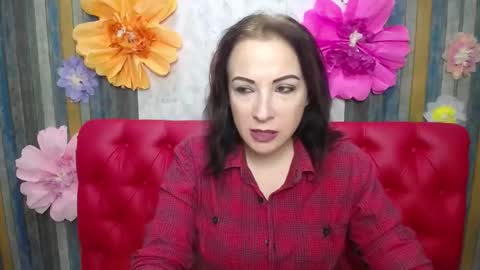Snapshot of elizabethsho chatting on 03.24.26 ElizabethSho online show from 03.24.26