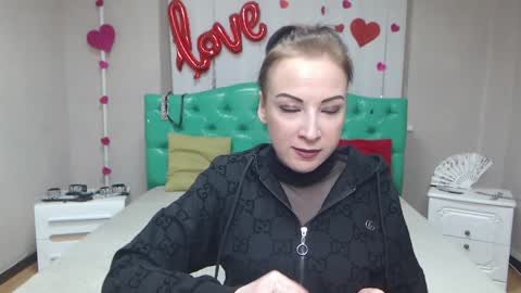 Snapshot of elizabethsho chatting on 03.27.26 ElizabethSho online show from 03.27.26