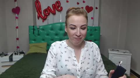 Snapshot of elizabethsho chatting on 05.15.26 ElizabethSho online show from 05.15.26