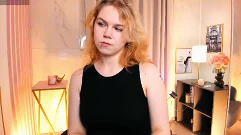 Snapshot of elizabethvane chatting on 06.18.26 Elizabeth online show from 06.18.26