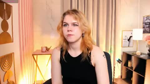 Snapshot of elizabethvane chatting on 06.18.26 Elizabeth online show from 06.18.26