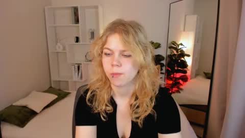 Snapshot of elizabethvane chatting on 06.25.26 Elizabeth online show from 06.25.26