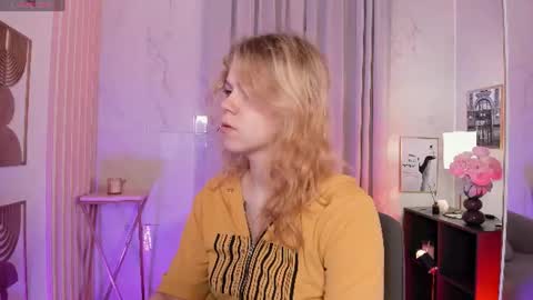 Snapshot of elizabethvane chatting on 07.02.26 Elizabeth online show from 07.02.26