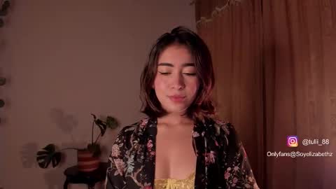 Snapshot of elizabethz chatting on 10.12.25 Tuli online show from 10.12.25