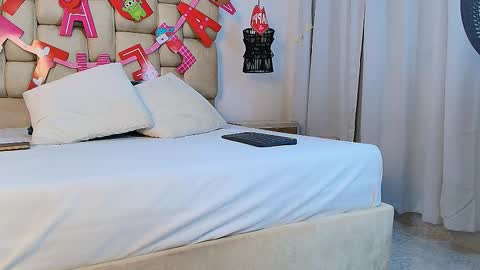 Snapshot of elizawiliamst chatting on 09.13.25 Eliza online show from 09.13.25