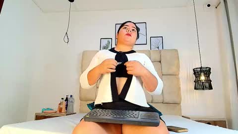 Snapshot of elizawiliamst chatting on 10.06.25 Eliza online show from 10.06.25