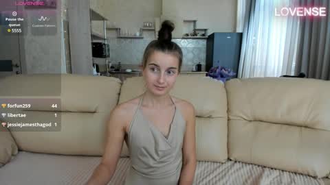 Eliz                               online show from 02.05.25