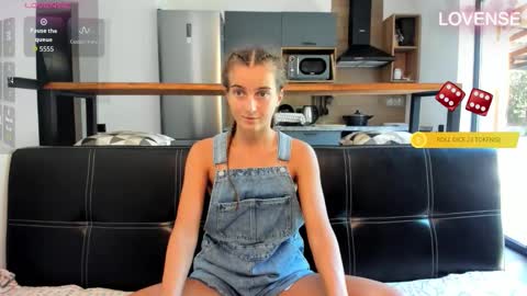 Snapshot of elizsweet chatting on 10.06.25 Eliz online show from 10.06.25